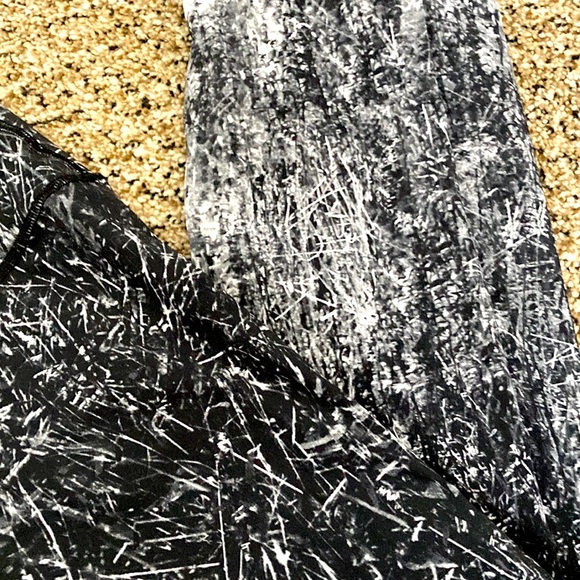 Lululemon Wunder Under sz 6 Like New!!🔥 - Picture 5 of 6